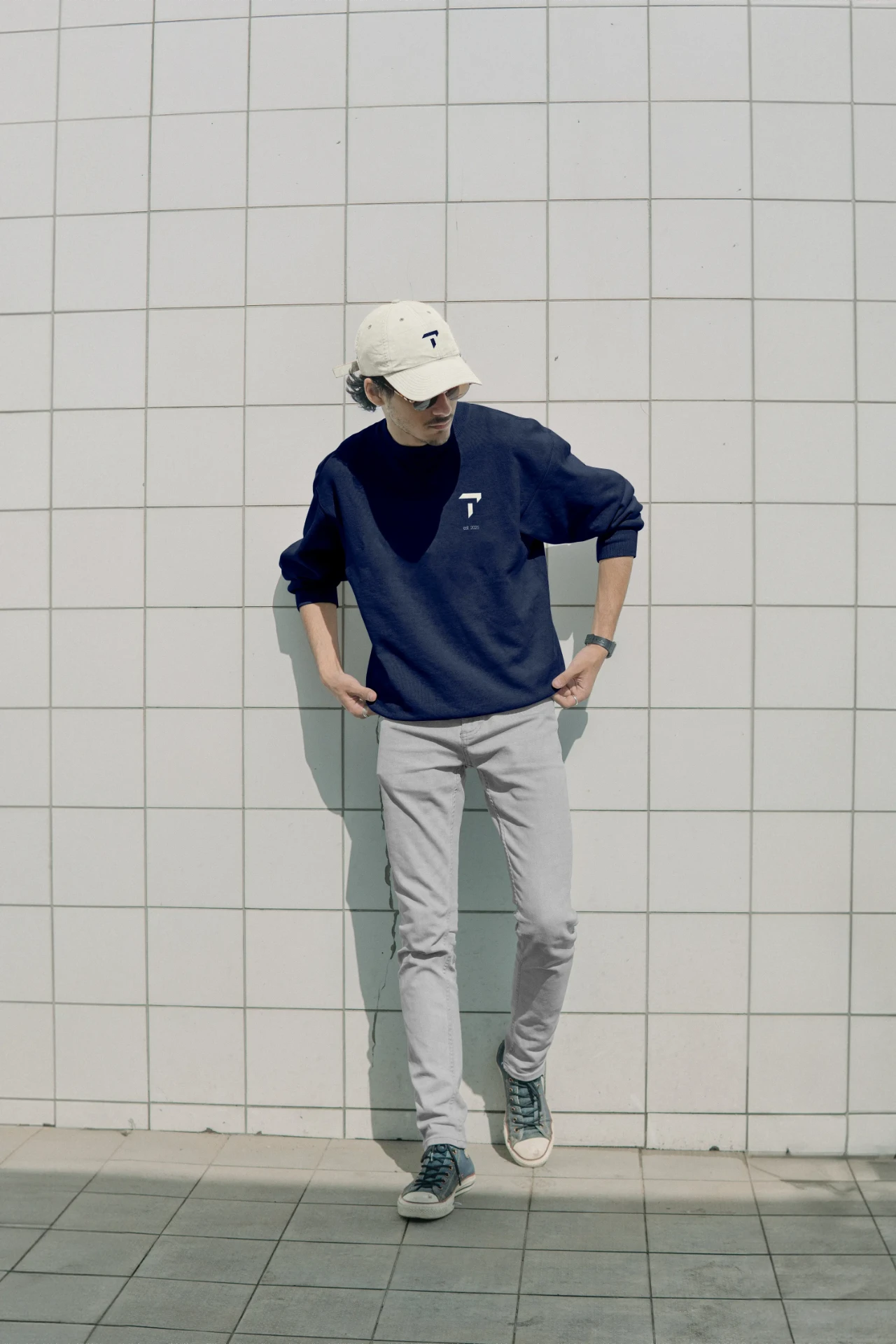 Träningsplan-logotyp på sweatshirt, modell